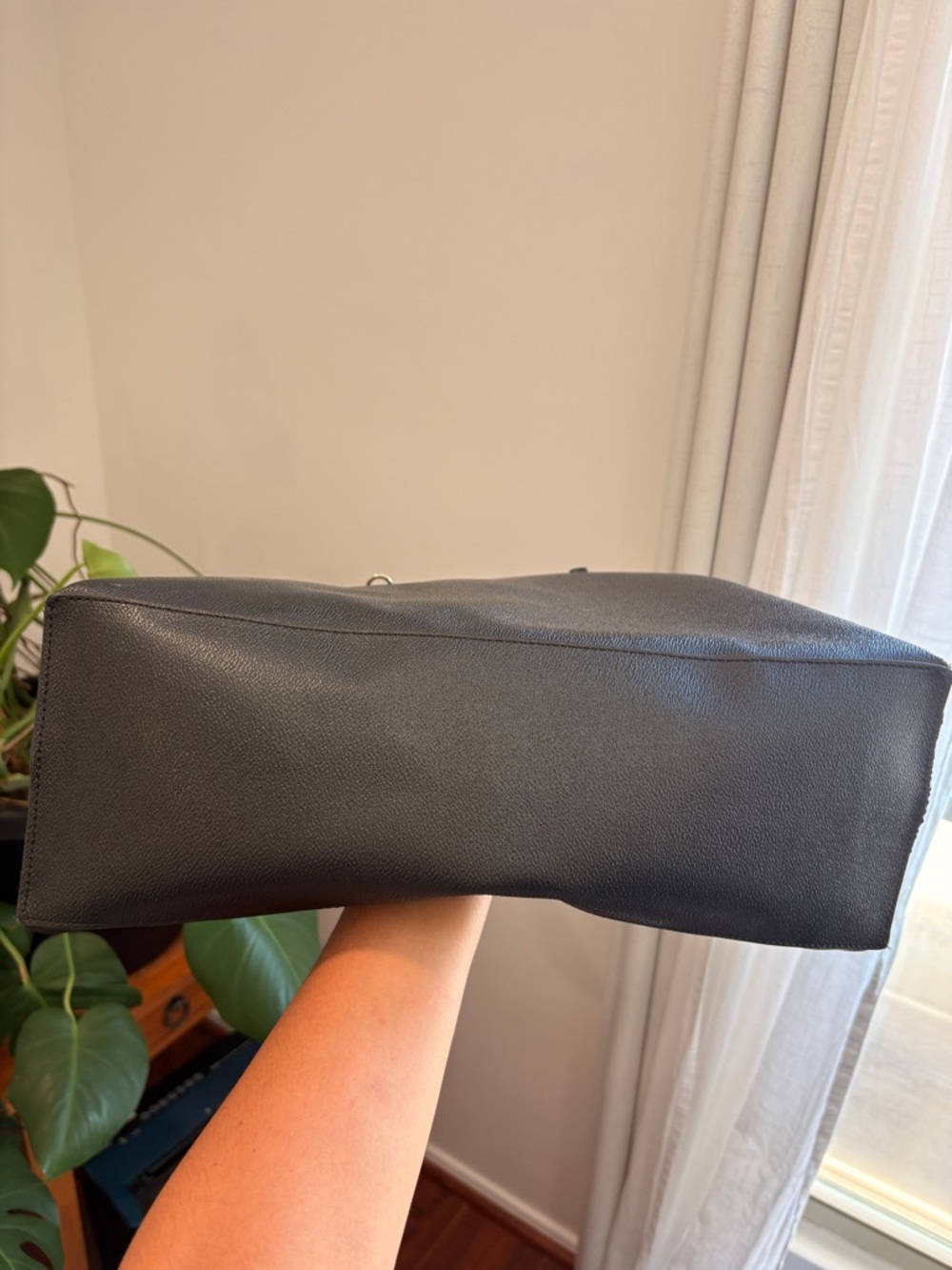 Tory Burch Black Leather Tote with Gold Logo - Picture 2 of 6